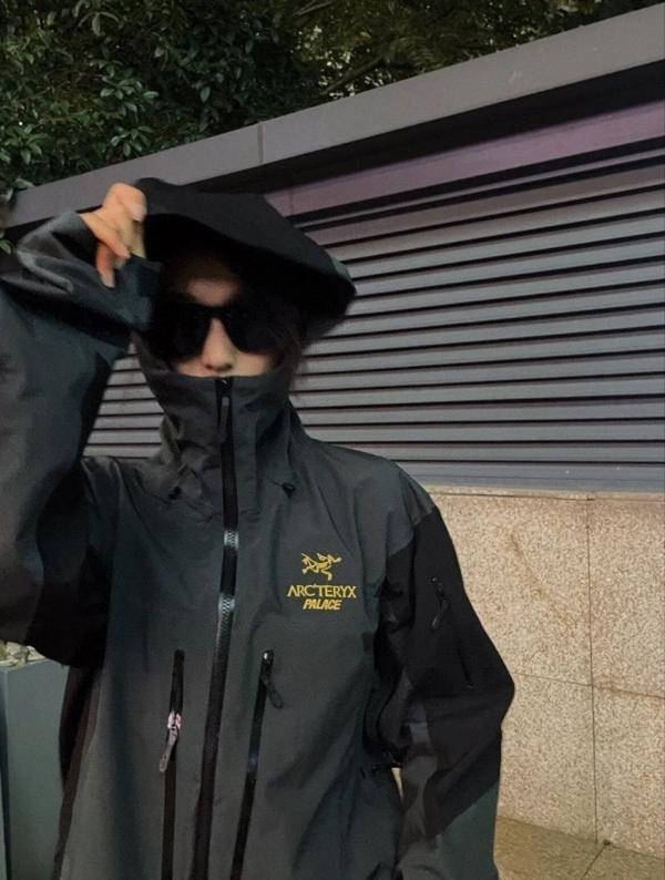 아**** x 팔** 콜라보 알파 고어텍스 자켓  수입