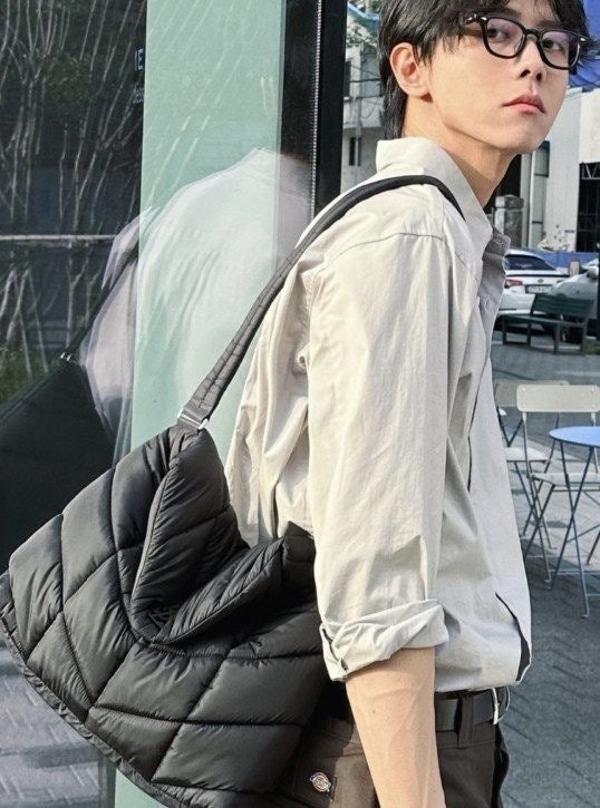 생** 루 푸퍼 크로스백 퀼티드 나일론