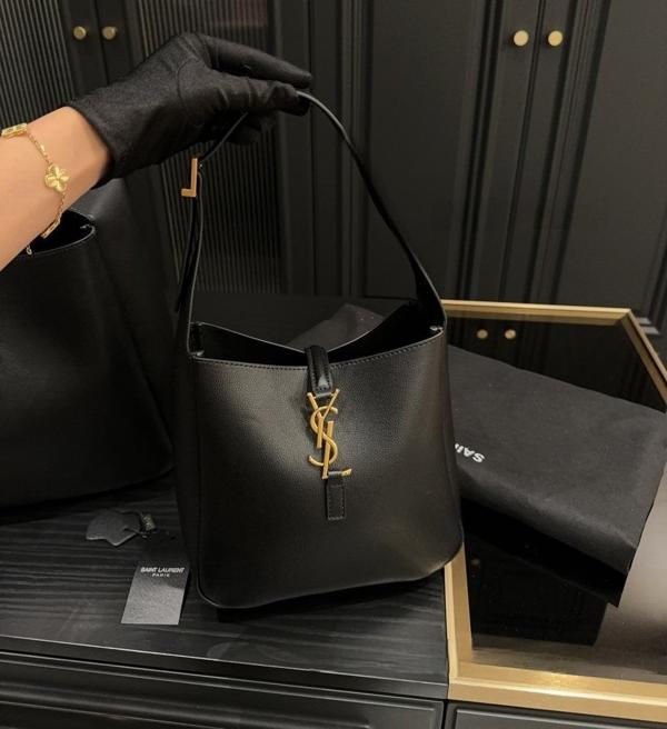 생** LE5A7 숄더백