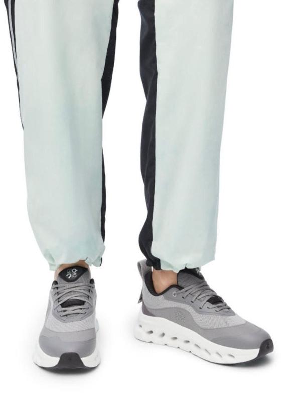 로** x 온 러닝 클라우드틸트 20 블랙 화이트