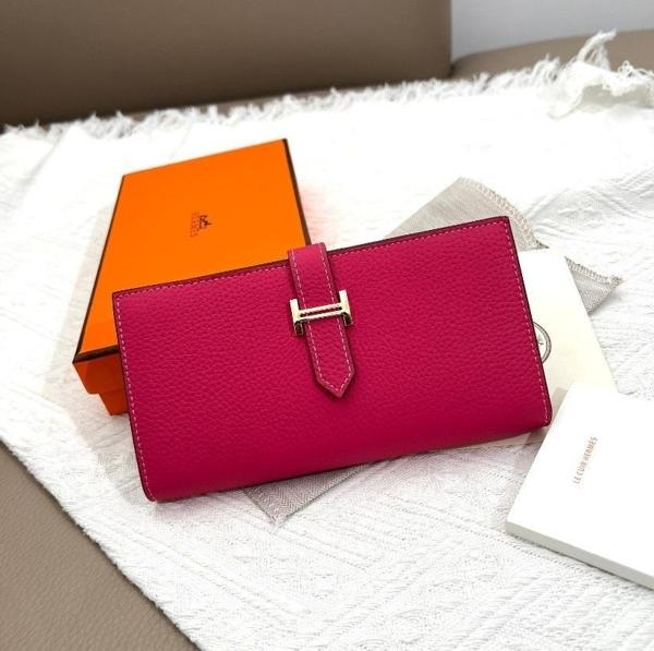 에*** 핫핑크 레더 베안 장지갑 금장