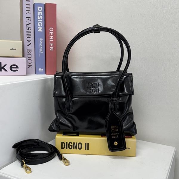 미*** 수입고급 솔리테어 광택 가죽백