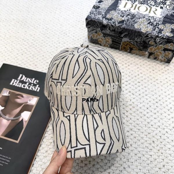 디* 시그니처 Miss 패턴 모자 화이트