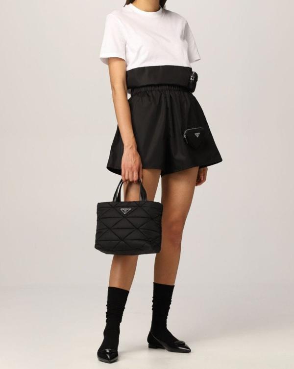 프** 고급 리나일론 나파 트라이앵글 퀼팅 패딩 더블핸들 지퍼 포켓 토트 블랙