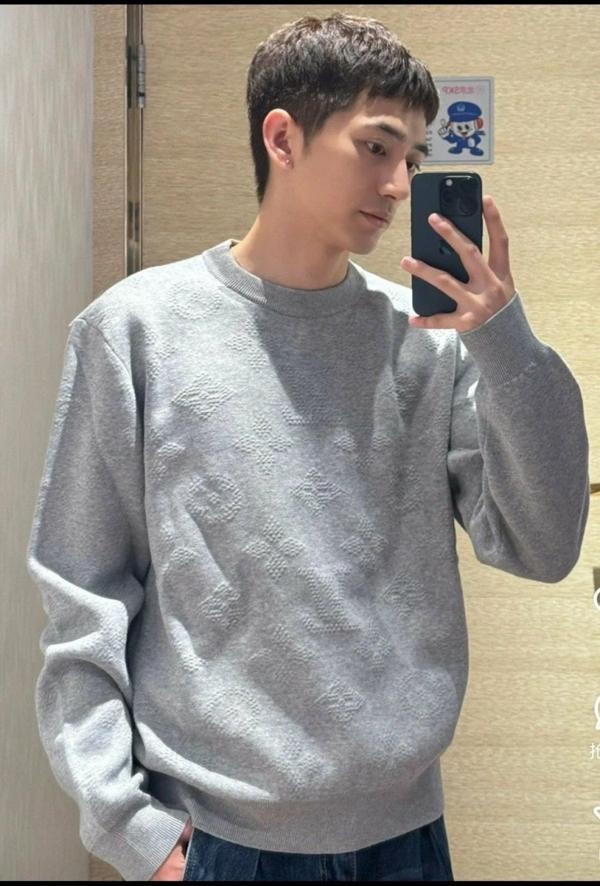 루* 모노그램 엠보로고 니트