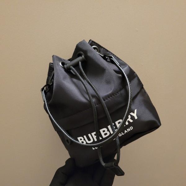 버** 포이베 버킷 백