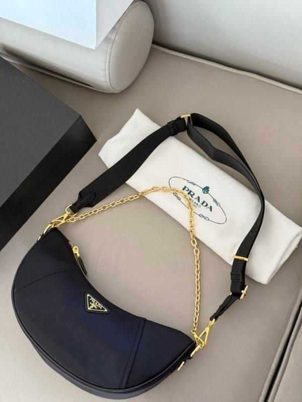 프** 드뮈룬 리나일론 숄더백 1BH222