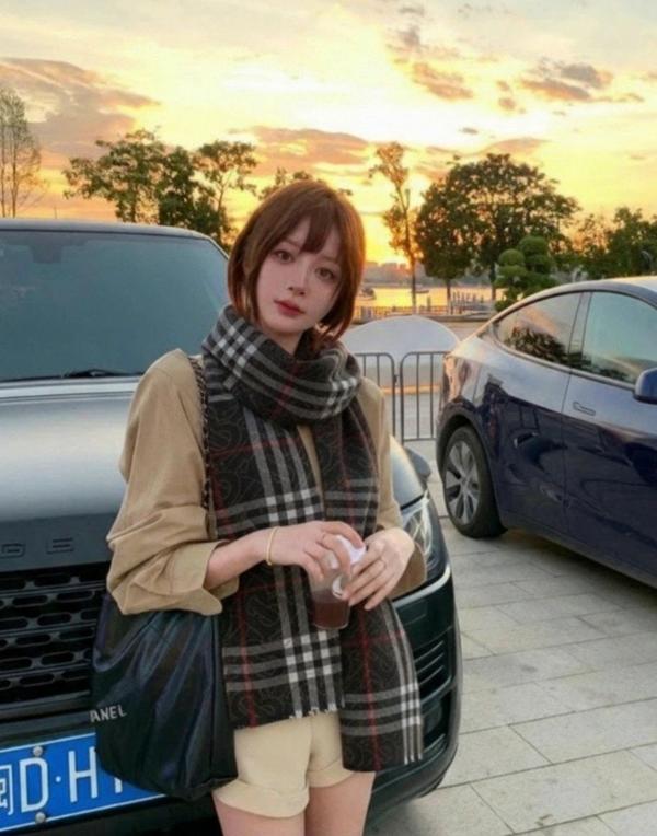 버** 메탈락 모노그램 체크 실크 스카프 머플러수입최고급