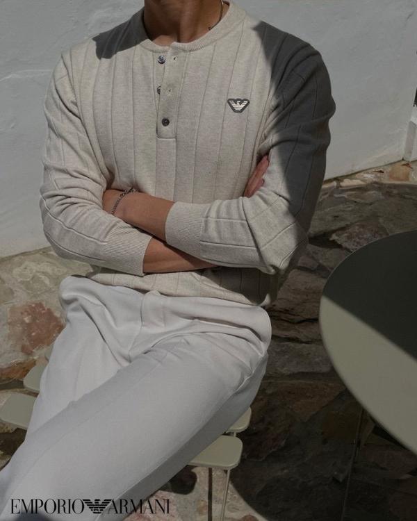 아* 쓰리 버튼 탭 골지 헨리넥 니트