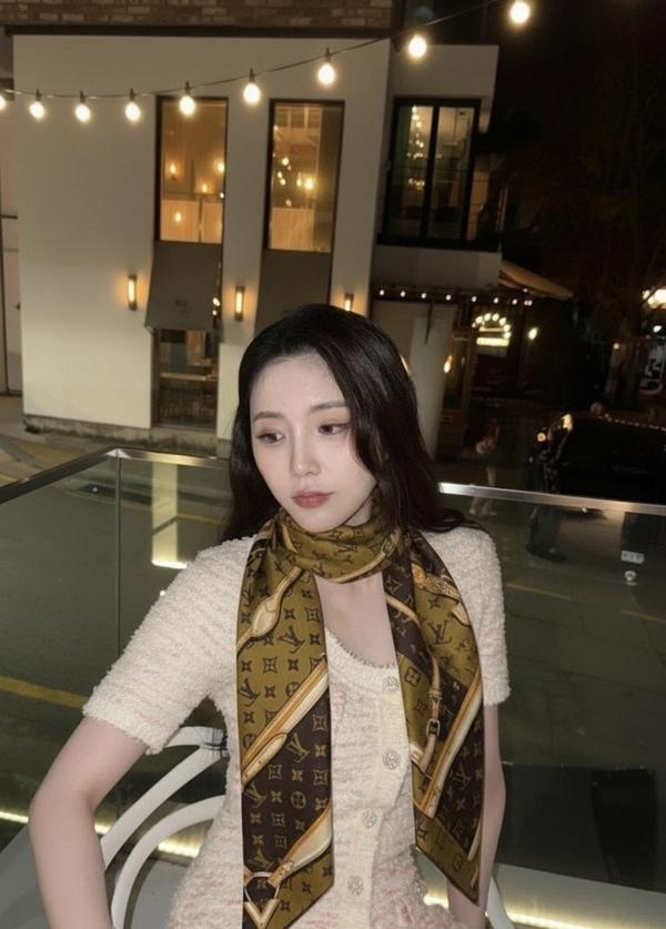 루* 모노그램 브라운 키링로고 스카프