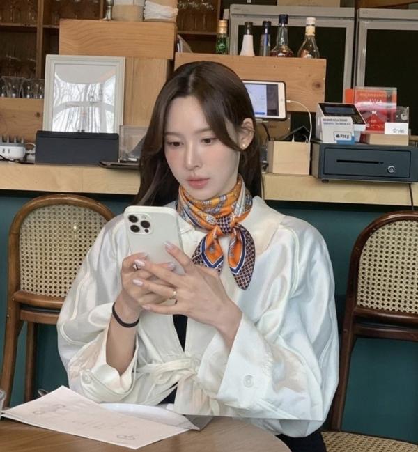 에*** 레 슈보 오렌지 스카프