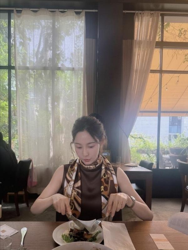 루* 빅로고 모노그램 스카프