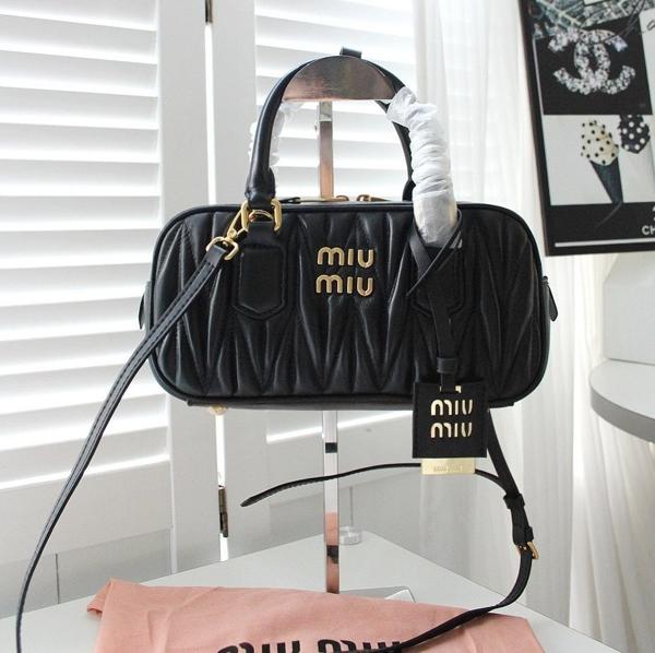 미*** 고급 아르카디 마테라쎄 토트백 직사각 검정