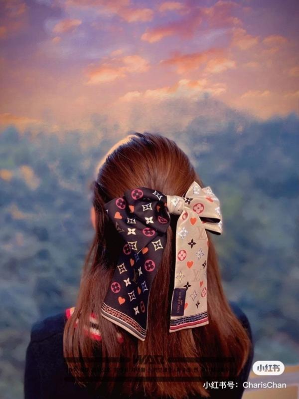 루* 비비드 모노그램 양면 방도 스카프