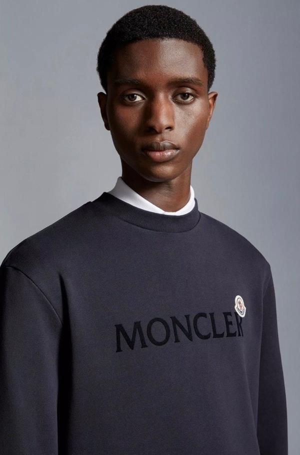 로고 패치 스웨트 맨투맨티셔츠