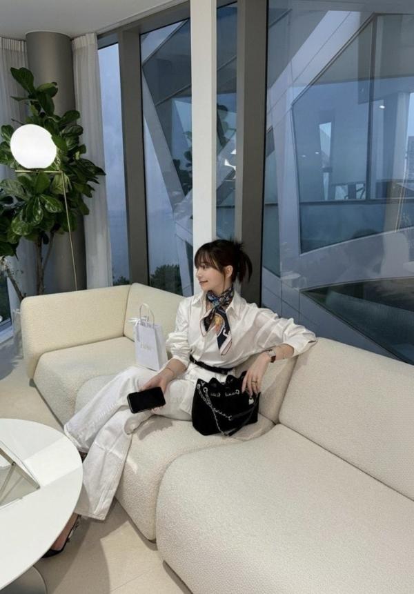 에*** 식스틴스퀘어 스카프