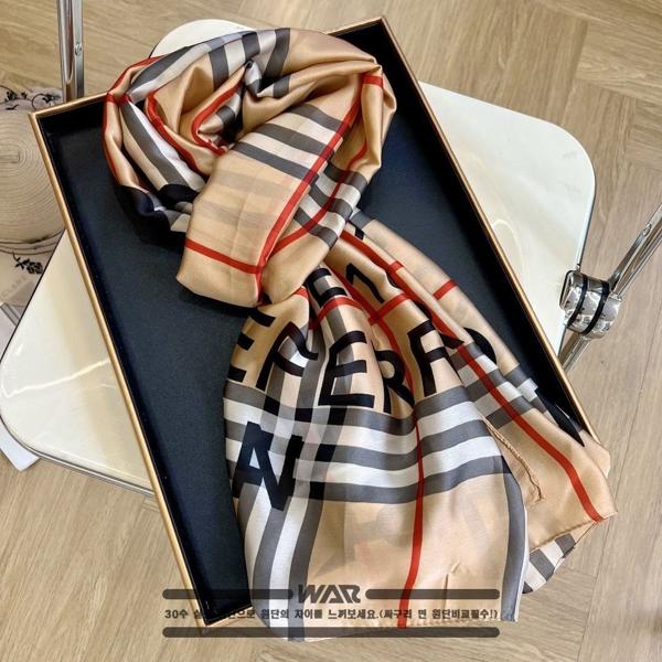 버** 체크 레터링 베이지 스카프
