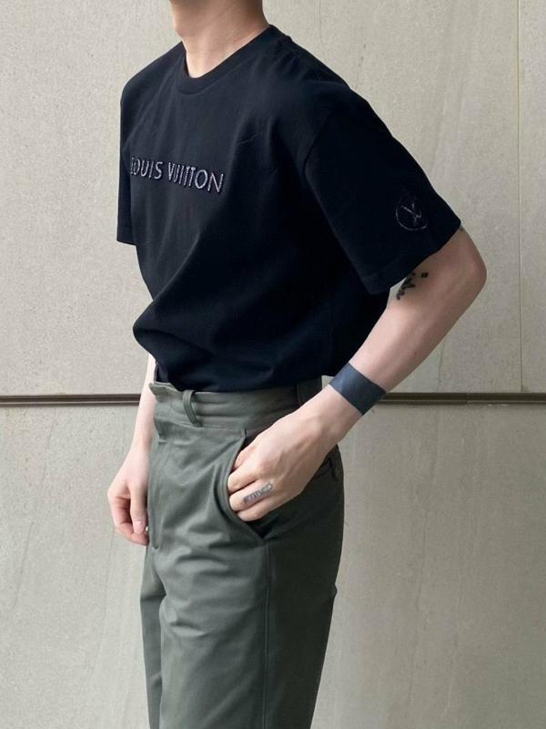 루* 로고 레터링 스티치 자수 티셔츠