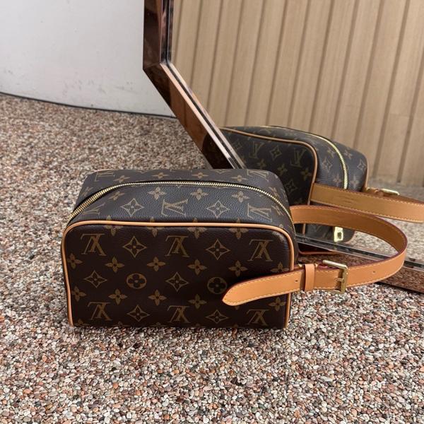 루* 돕키트 파우치 모노그램