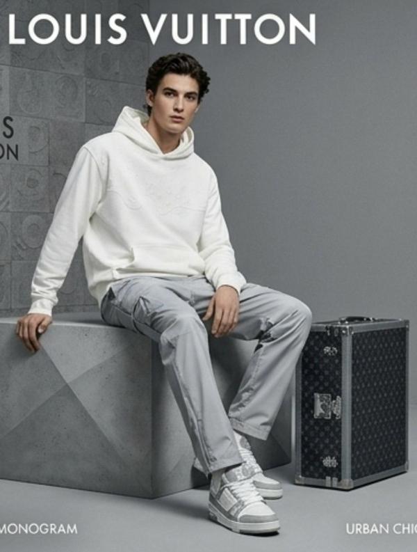 루* 모노그램 자수로고 후드