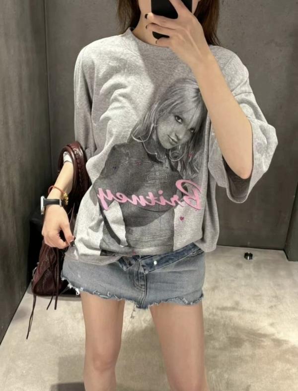 발**** 브리트니 티셔츠