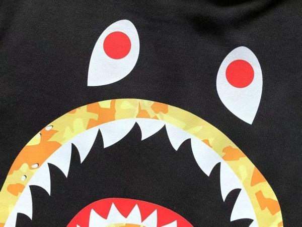 스** X 베이프 골드샤크 맨투맨