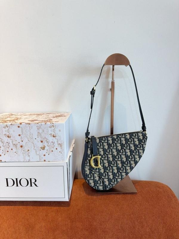 디* 새들 숄더 파우치 비스킷(오블)