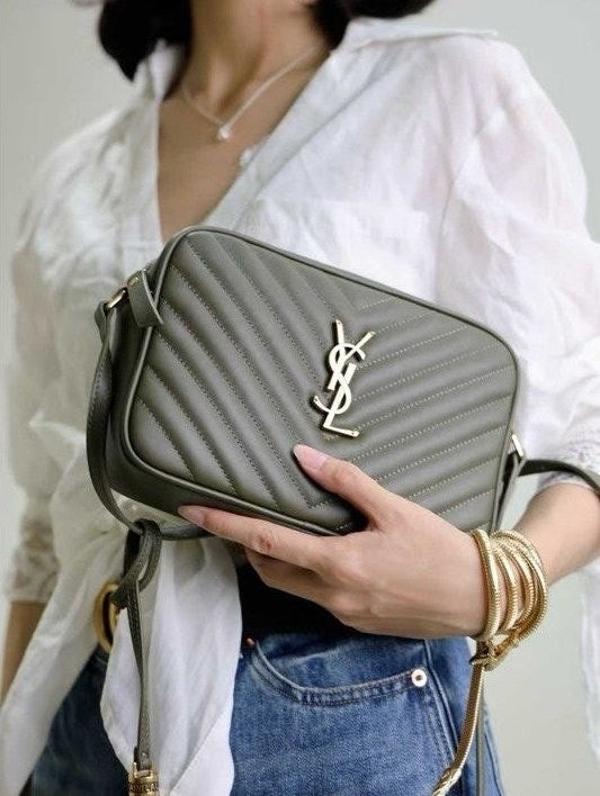 생** 카메라 (카키)