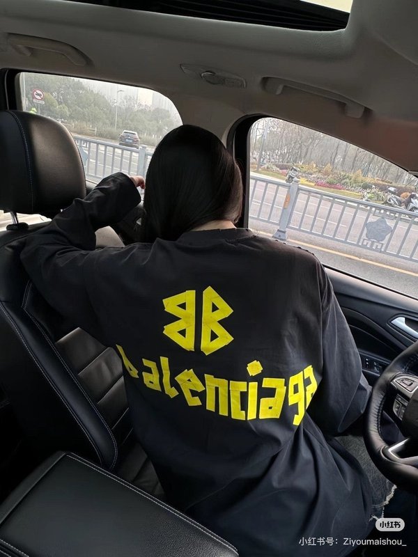 발**** 테이프로고 롱슬리브 티셔츠