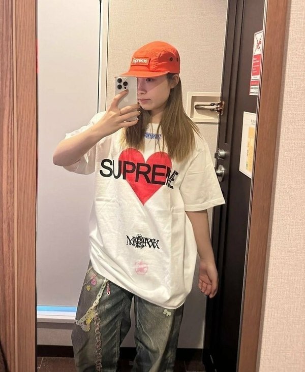 슈** 하트 티셔츠