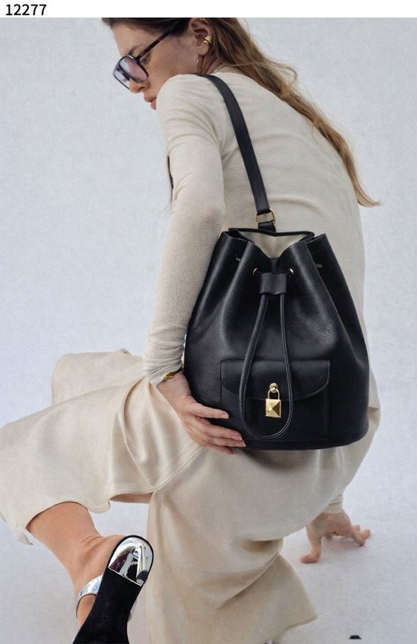 로* 피아나 수입프리미엄급 Extra Drawstring backpack L27 Calfskin Black