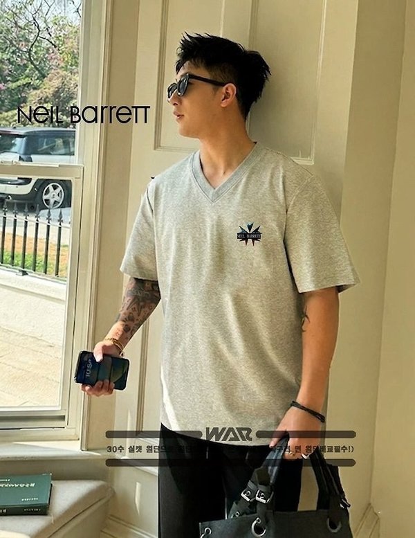 닐** 모양 v넥 티셔츠