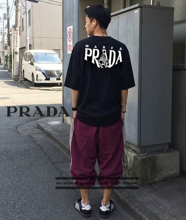 프** 백 인형 로고 반팔티셔츠