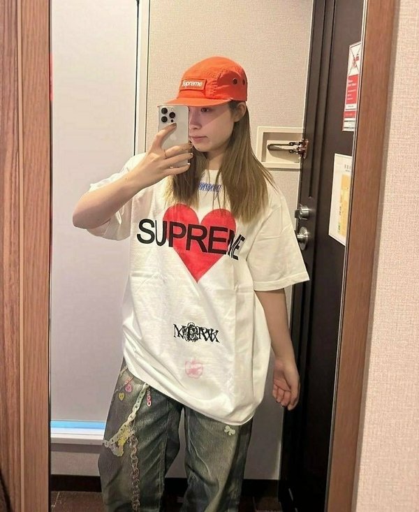슈** 하트 티셔츠