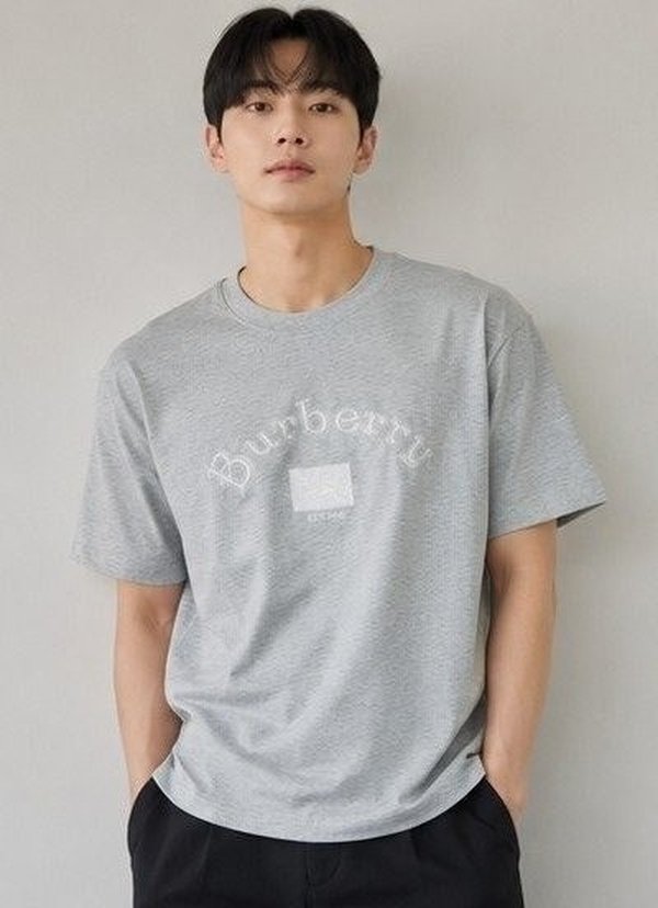 버** 고딕 로고 코튼 티셔츠