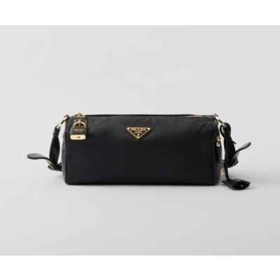 프** 자물쇠가 있는 미디엄 리나일론 및 가죽 숄더백 풀박스