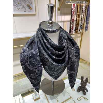 샤* 점선 로고 패턴 블랙사각 스카프