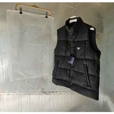 프** 트라이앵글 로고 패딩 조끼