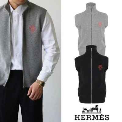 에*** 마차 자수 하이넥 니트 베스트