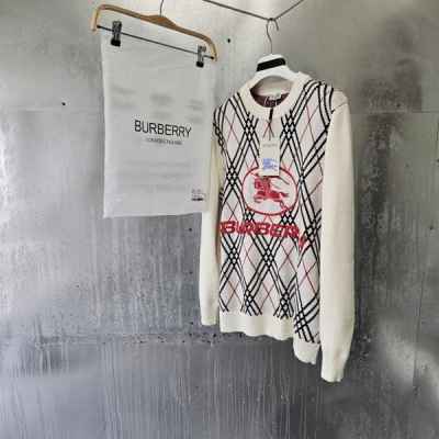 버** 아가일 자카드 스웨터