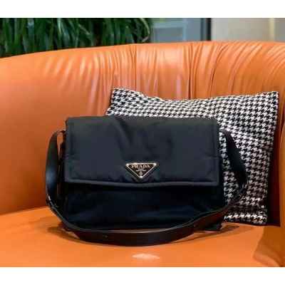 프** 리나일론 패디드 숄더 가방