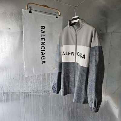 발**** 로고 프린트 집업 자켓