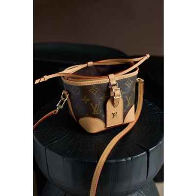 루* 모노그램 패턴 노에 버킷백