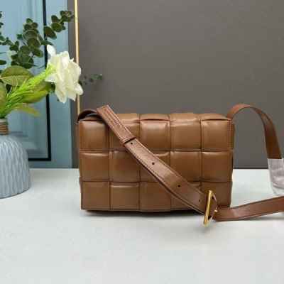 보** 패디드 카세트백