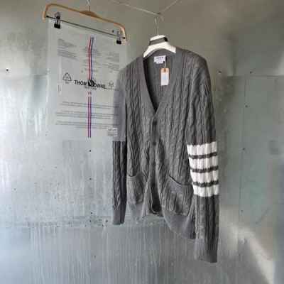 톰* 사선 케이블 니트 브이넥 가디건