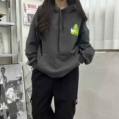 나** 팔라키트라이후드티