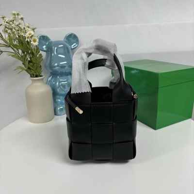 보** 카세트 버킷백