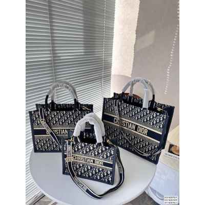 디* 오블리크 자수 레더 북토트 3가지사이즈