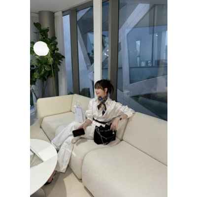 에*** 식스틴스퀘어 스카프