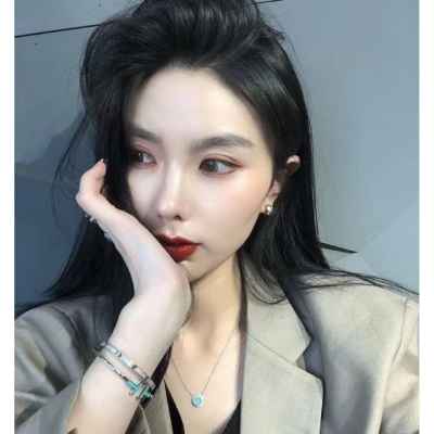 티** 목걸이